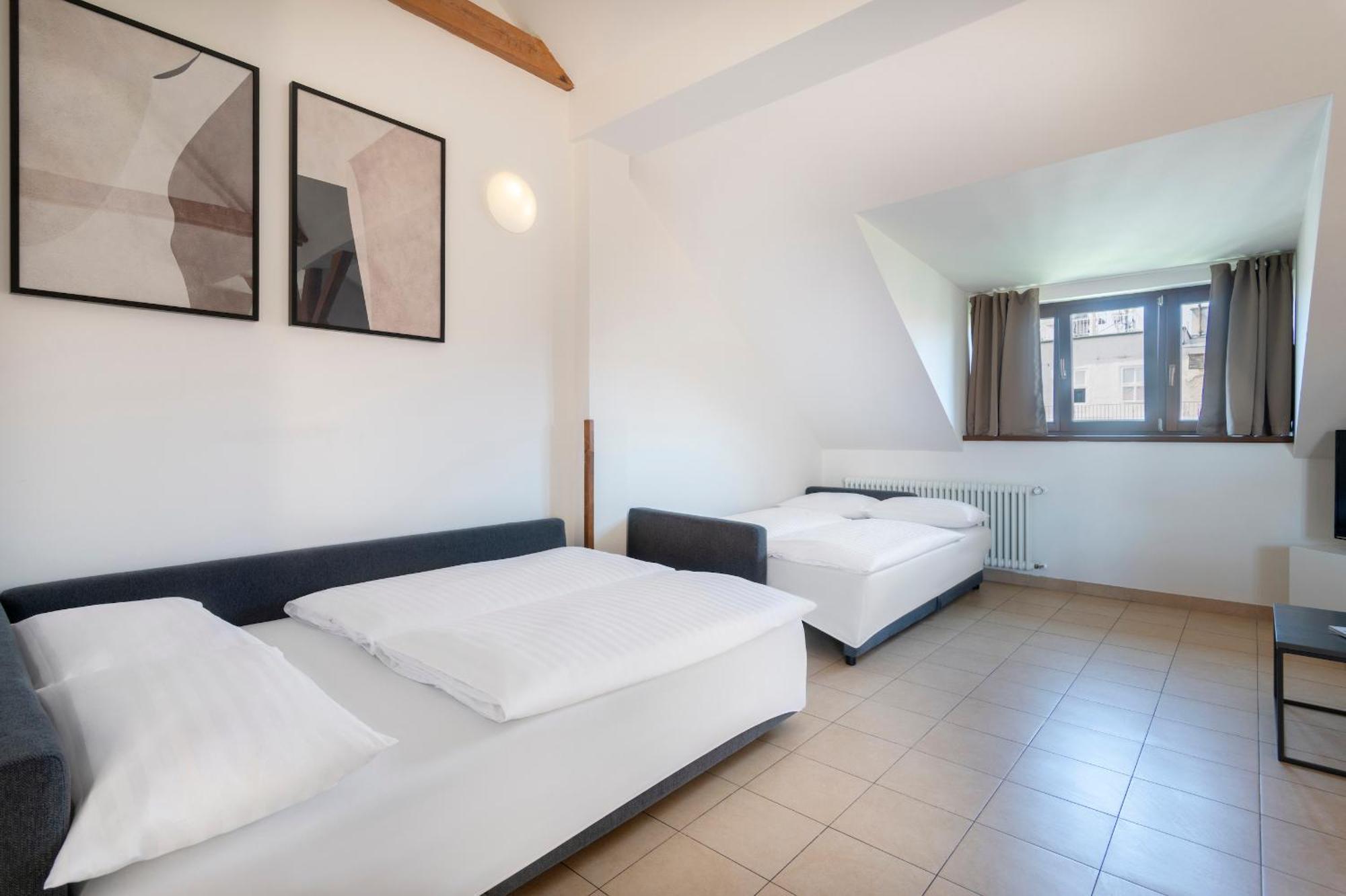 Bohemian Dreams Apartments And Suites By Dwellfort Prague Room photo