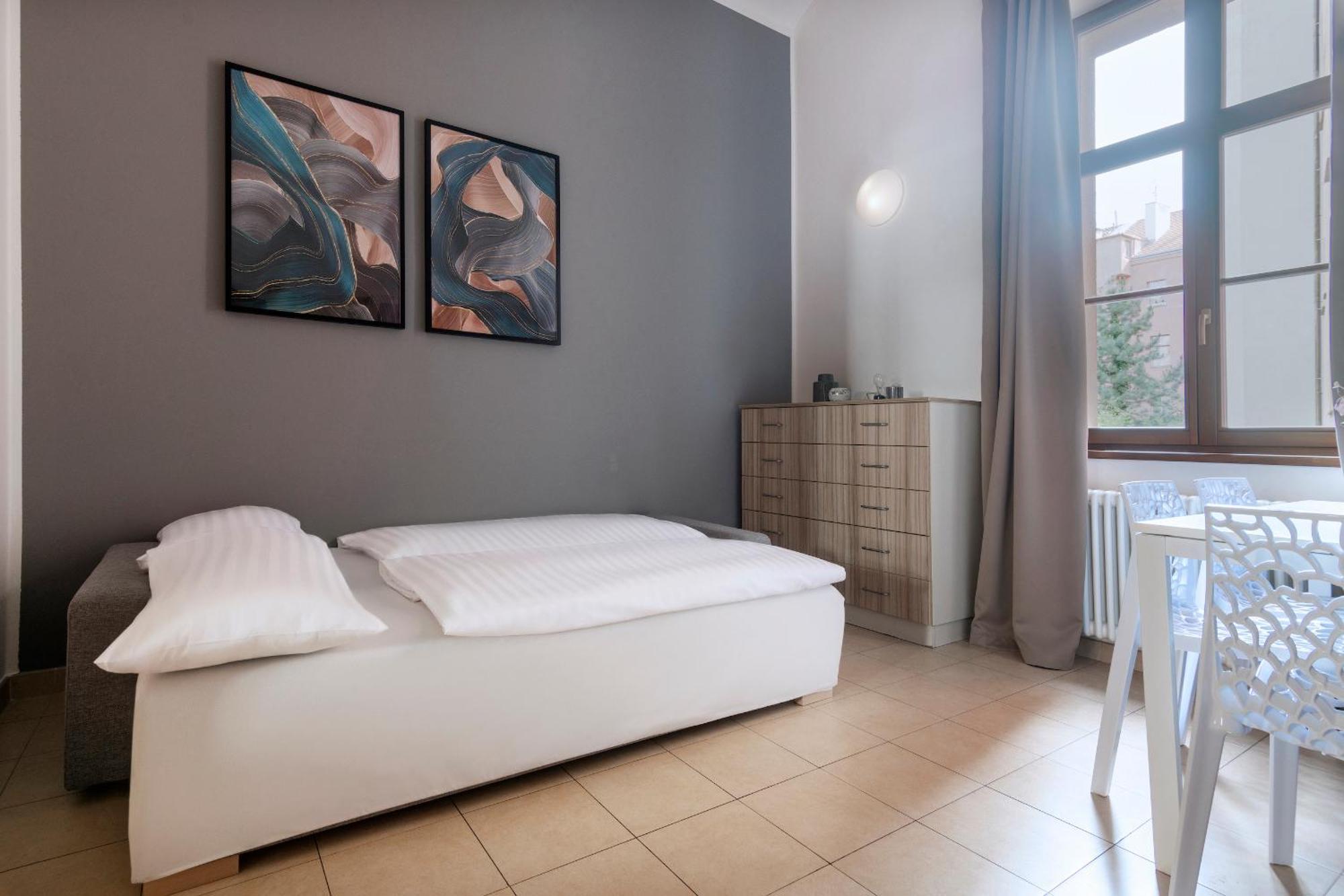 Bohemian Dreams Apartments And Suites By Dwellfort Prague Room photo